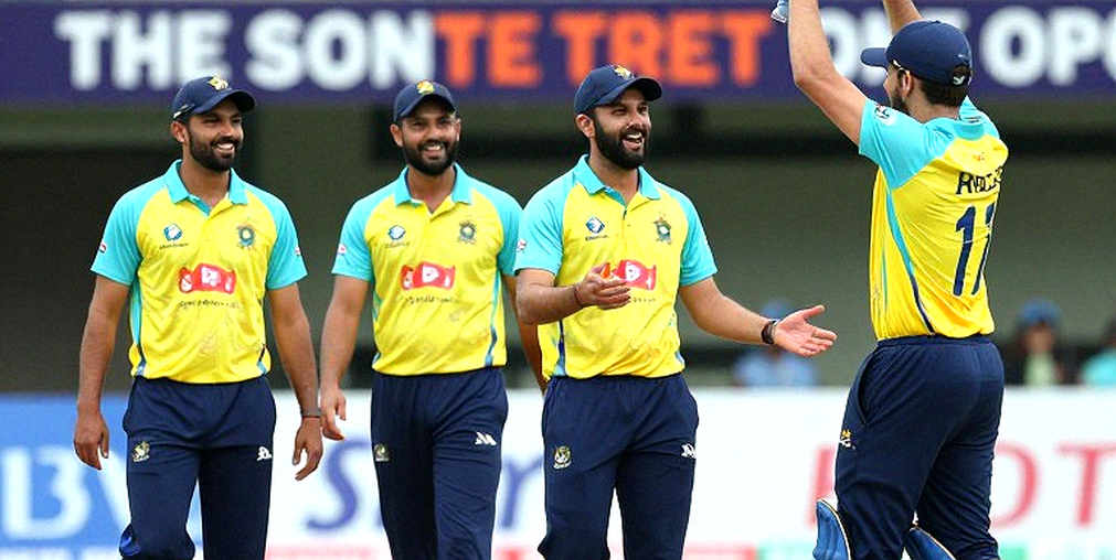 शादाब खान का रिव्यू से बचा शतक: लाहौर में पाकिस्तान ने आख़िरी विकेट पर जीता शादाब खान का रिव्यू से बचा शतक: लाहौर में पाकिस्तान ने आख़िरी विकेट पर जीता