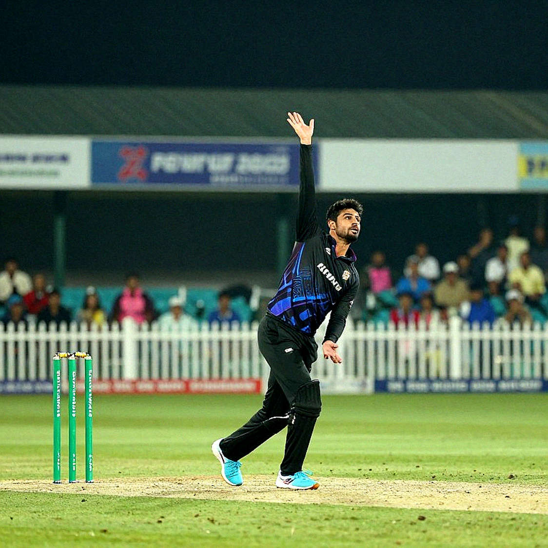 Shadab Khan's century and a 51-year record: the match was settled in one final over